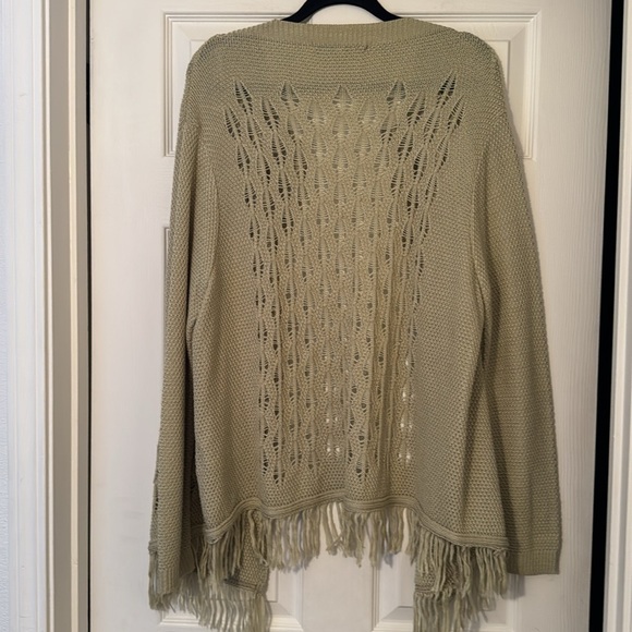 American Rag Cie solid color tan knit boho cardigan with fringe!  EUC! - Picture 9 of 9